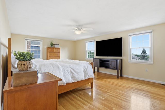 44 Raffaele Drive, Waltham, MA 02452