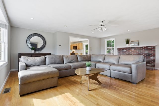 44 Raffaele Drive, Waltham, MA 02452