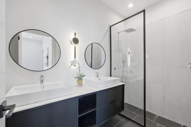 4250 W Belmont Avenue 5, Chicago, IL 60641