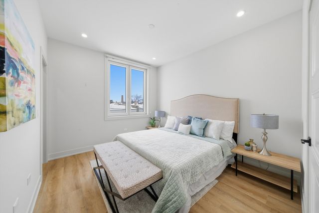 4250 W Belmont Avenue 5, Chicago, IL 60641