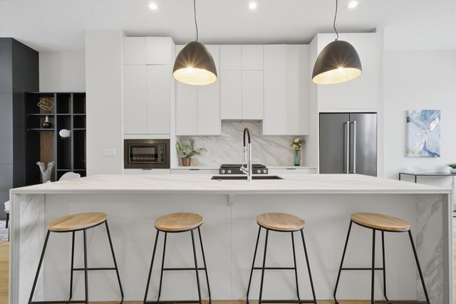 4250 W Belmont Avenue 5, Chicago, IL 60641