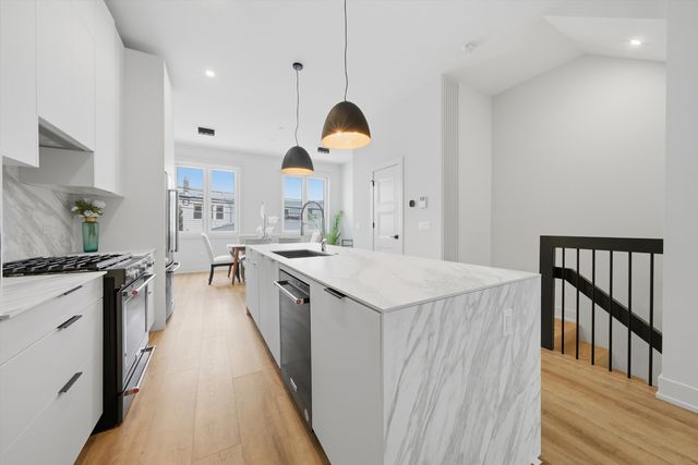 4250 W Belmont Avenue 5, Chicago, IL 60641