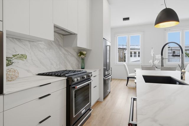 4250 W Belmont Avenue 5, Chicago, IL 60641