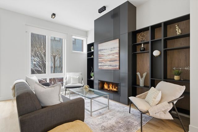 4250 W Belmont Avenue 5, Chicago, IL 60641