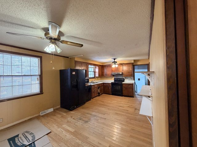 238 Pine Mountain Rd, Clarksville, TN 37042