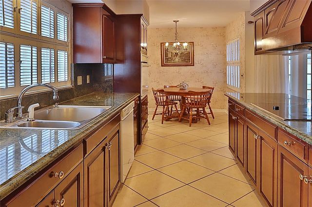 10502 LAKE CARROLL WAY, Tampa, FL 33618