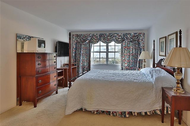 10502 LAKE CARROLL WAY, Tampa, FL 33618