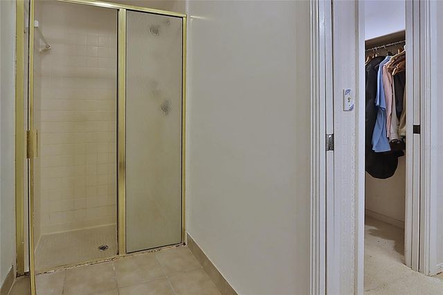 10502 LAKE CARROLL WAY, Tampa, FL 33618