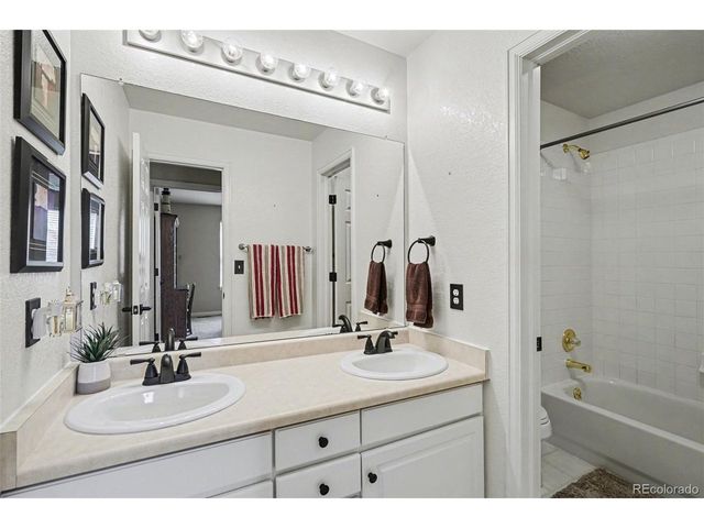 2615 Signal Creek Dr, Thornton, CO 80241