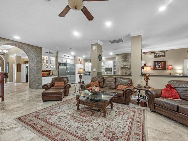218 Lago Trace Drive, Huffman, TX 77336