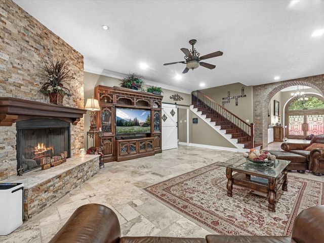 218 Lago Trace Drive, Huffman, TX 77336