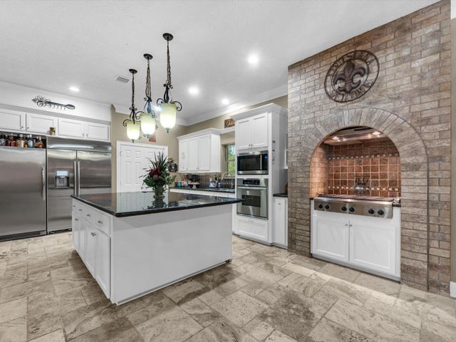 218 Lago Trace Drive, Huffman, TX 77336