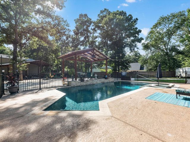 218 Lago Trace Drive, Huffman, TX 77336