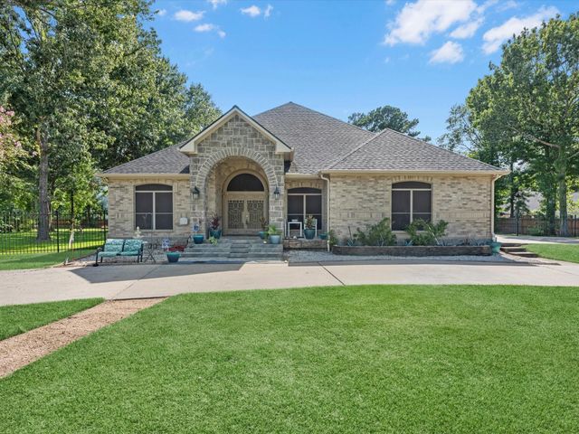 218 Lago Trace Drive, Huffman, TX 77336