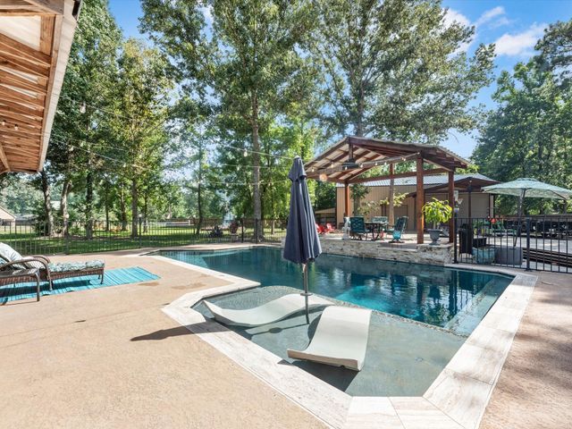 218 Lago Trace Drive, Huffman, TX 77336