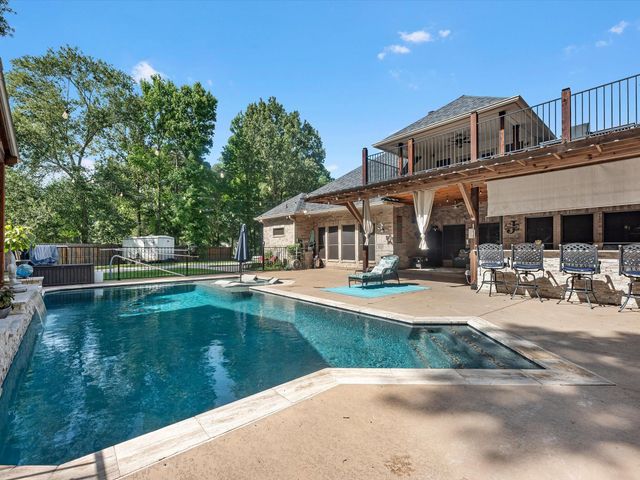 218 Lago Trace Drive, Huffman, TX 77336