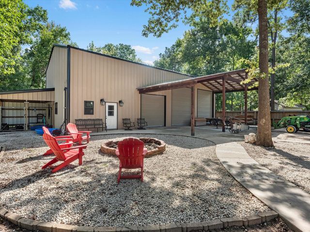 218 Lago Trace Drive, Huffman, TX 77336