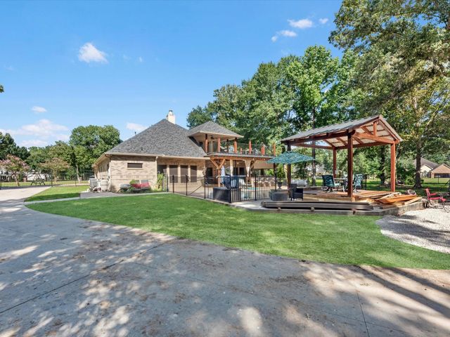 218 Lago Trace Drive, Huffman, TX 77336