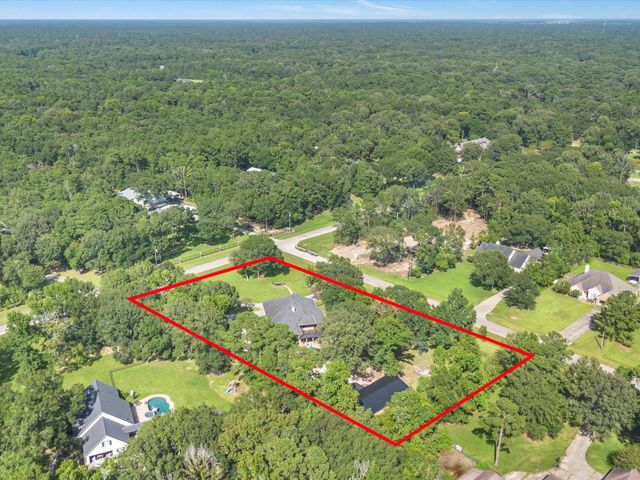 218 Lago Trace Drive, Huffman, TX 77336