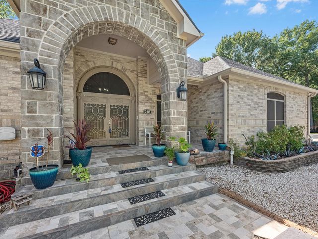 218 Lago Trace Drive, Huffman, TX 77336