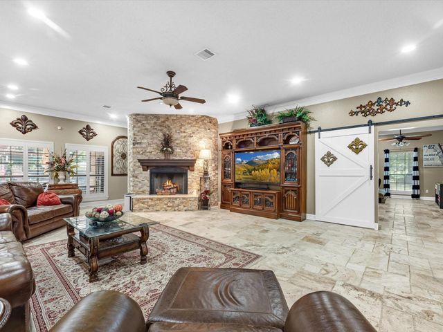 218 Lago Trace Drive, Huffman, TX 77336
