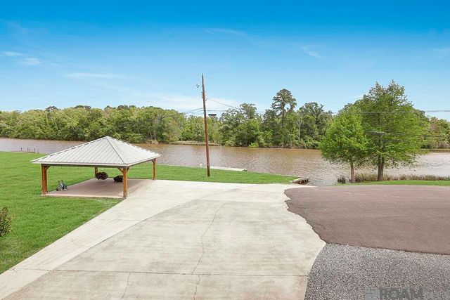 18485 H H Wilson Rd, Prairieville, LA 70769