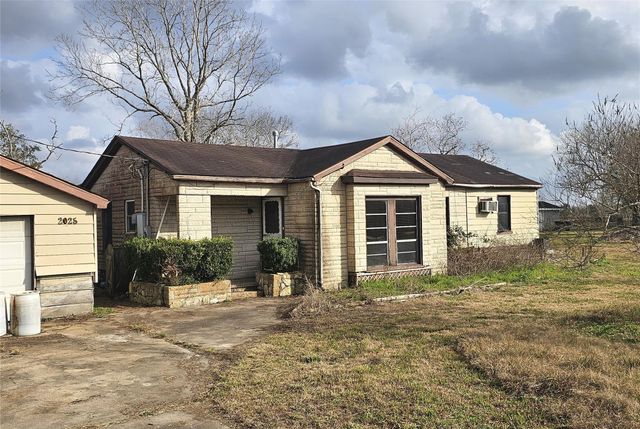 2025 Shanks Rd, Angleton, TX 77515