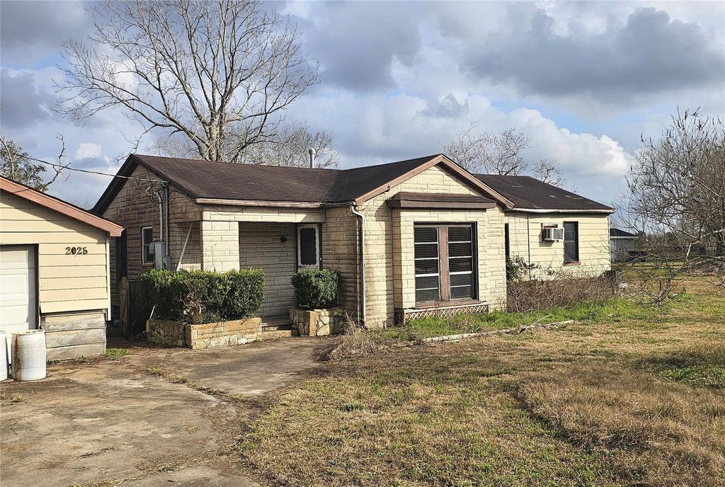 2025 Shanks Rd, Angleton, TX 77515