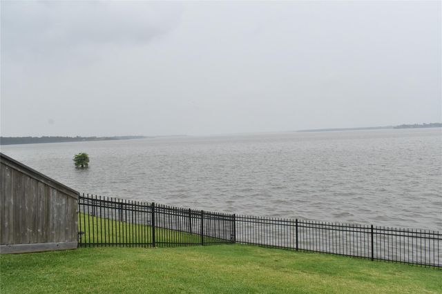 14822 Twin Waters Court, Houston, TX 77044