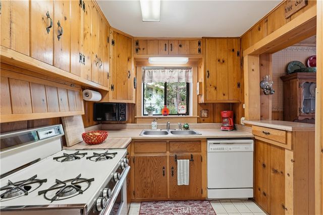 23404 Cloudview, Crestline, CA 92325