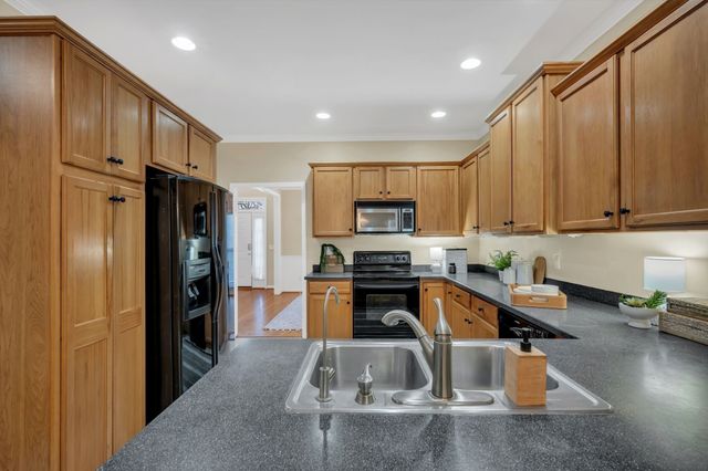 1034 Ridglea Drive, Burns, TN 37029