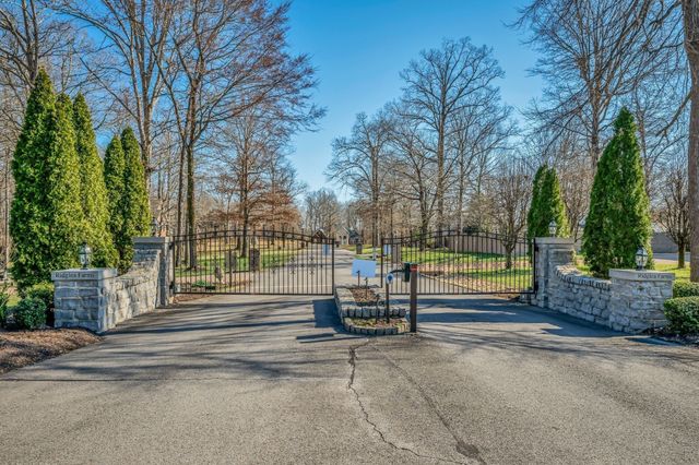 1034 Ridglea Drive, Burns, TN 37029