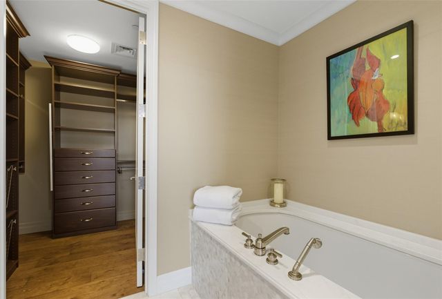 200 Congress Ave 25C, Austin, TX 78701