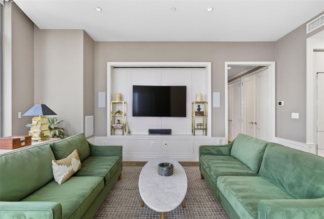 200 Congress Ave 25C, Austin, TX 78701