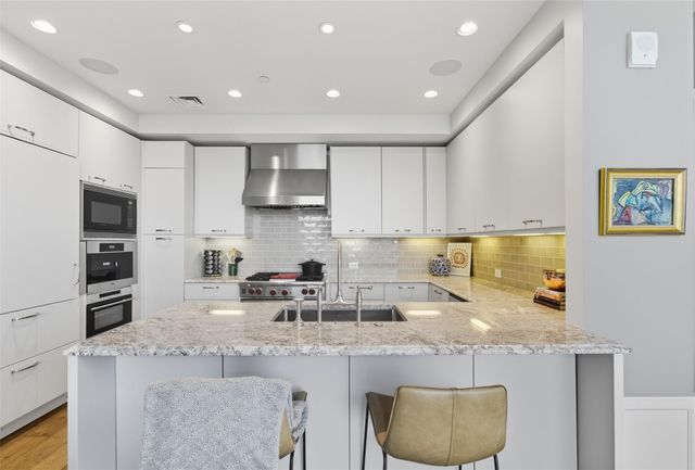 200 Congress Ave 25C, Austin, TX 78701
