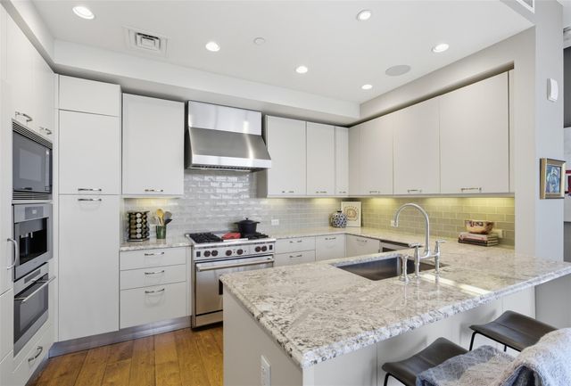 200 Congress Ave 25C, Austin, TX 78701