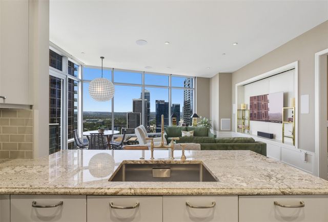 200 Congress Ave 25C, Austin, TX 78701