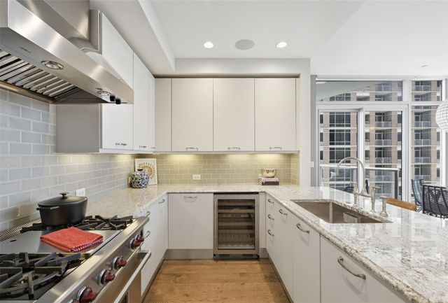 200 Congress Ave 25C, Austin, TX 78701