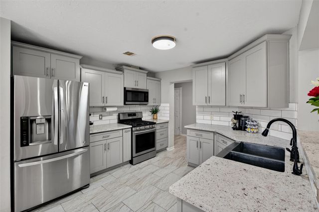 6046 Sandy Creek Drive, Baytown, TX 77523