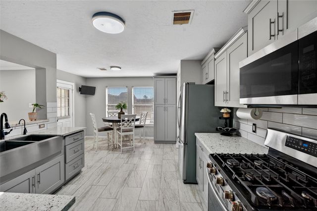 6046 Sandy Creek Drive, Baytown, TX 77523