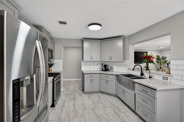 6046 Sandy Creek Drive, Baytown, TX 77523