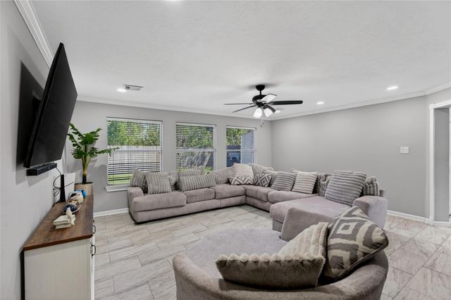 6046 Sandy Creek Drive, Baytown, TX 77523