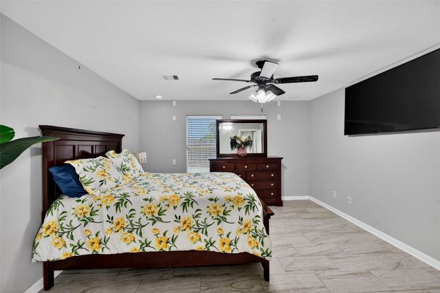 6046 Sandy Creek Drive, Baytown, TX 77523