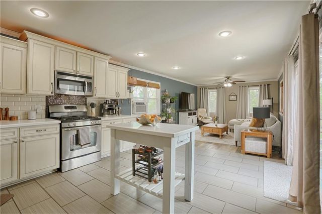 705 W 91st Street, Kansas City, MO 64114