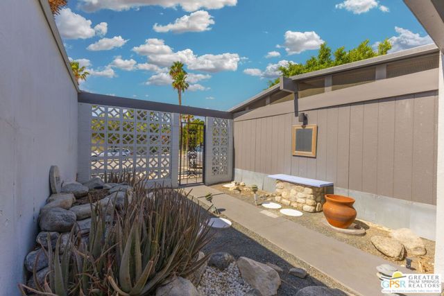 784 E Alexander Way, Palm Springs, CA 92262