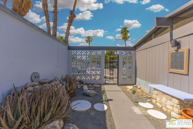 784 E Alexander Way, Palm Springs, CA 92262