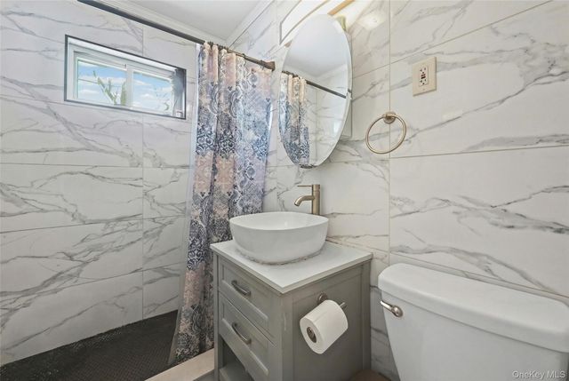 1733 5th Avenue, Bay Shore, NY 11706