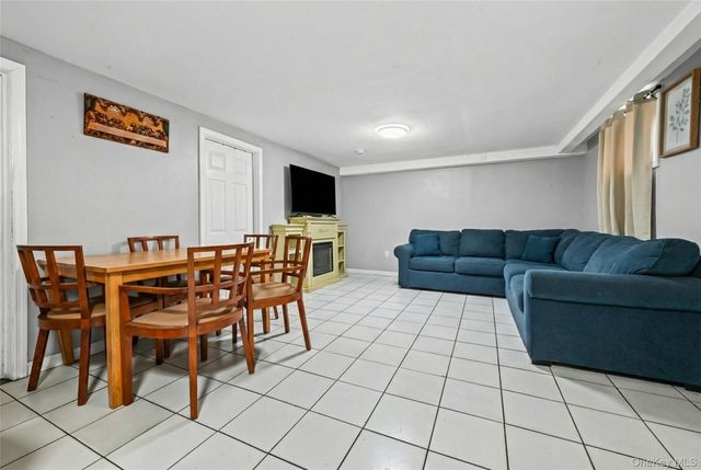 1733 5th Avenue, Bay Shore, NY 11706