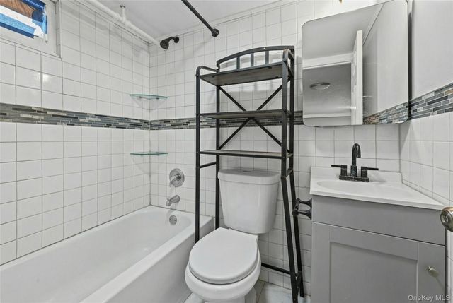 1733 5th Avenue, Bay Shore, NY 11706