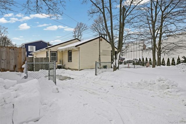 1733 5th Avenue, Bay Shore, NY 11706